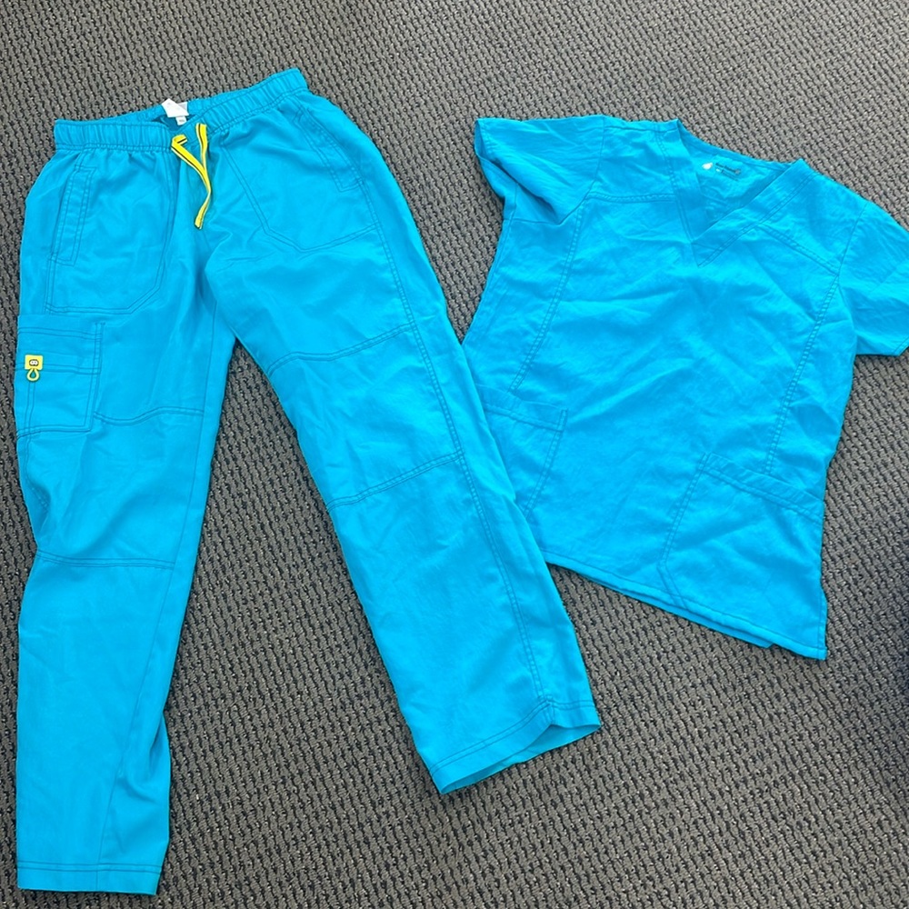 Women’s WonderWink Four Stretch Teal Scrub Set Medium only worn a few times